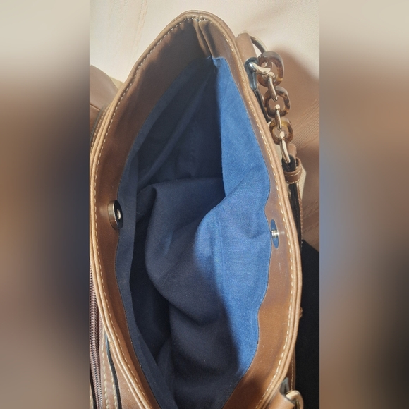 CHAPS Tan and Cream Shoulder Bag - Picture 4 of 9